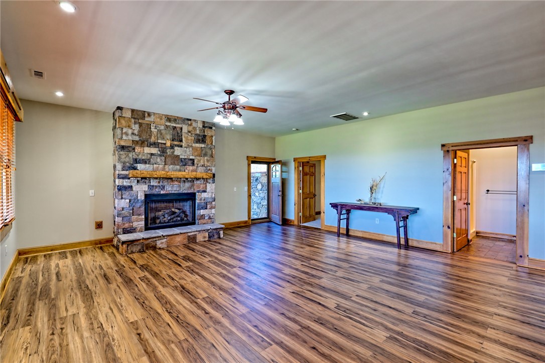 Mountain Rest, South Carolina 29664, United States, 3 Bedrooms Bedrooms, ,3 BathroomsBathrooms,Residential,Active,239961