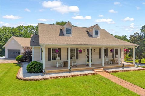 Photo of 5744 N 11 Highway, Walhalla, SC 29691 (MLS # 20304024)