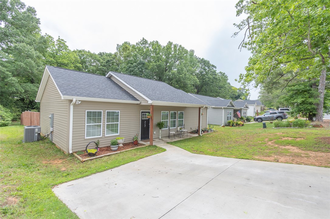 317 Saluda Street, Belton, South Carolina image 2