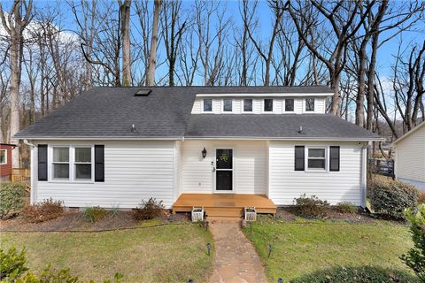Photo of 104 Parkstone Drive, Greenville, SC 29609 (MLS # 20297826)