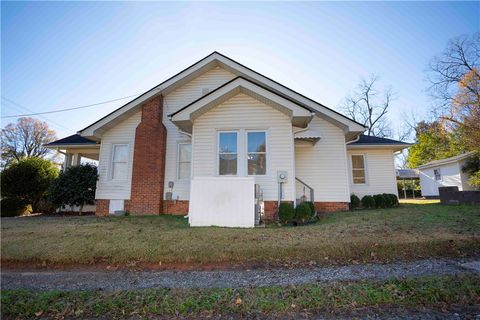 A home in Abbeville