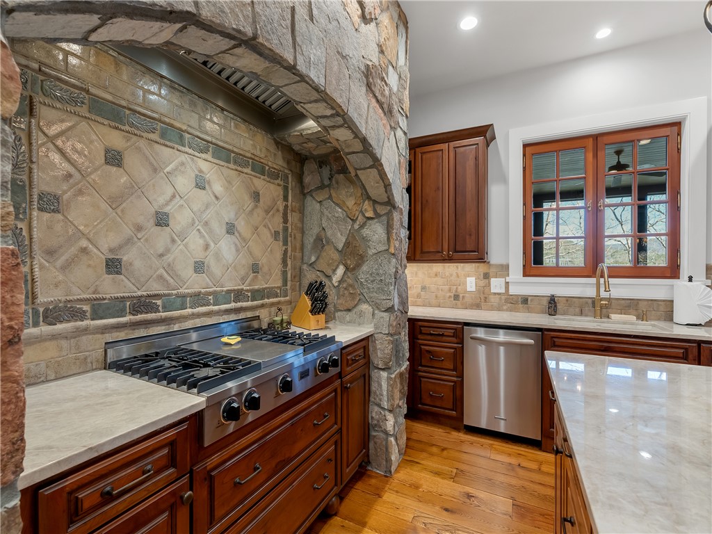 213 Jocassee Point Road, Salem, South Carolina image 11