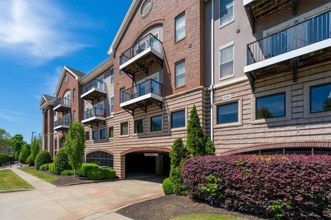 Condo For Sale - 155 Old Greenville Highway #302 TIGER PARK<br/> Clemson, SC 29631