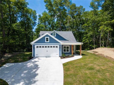 Photo of 322 Oconee Avenue, Westminster, SC 29693 (MLS # 20304023)