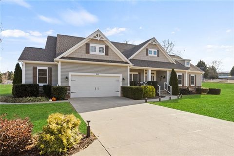 Photo of 303 Meadowlark Lane, Seneca, SC 29672 (MLS # 20295345)