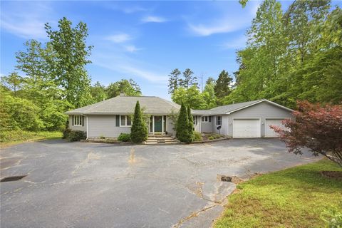 Photo of 502 Leprechaun Lane, Westminster, SC 29693 (MLS # 20300962)