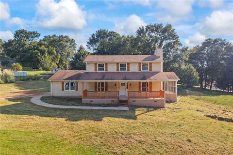 Photo of 323 Lake Forest Circle, Anderson, SC 29625 (MLS # 20297204)