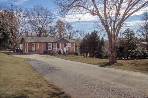 Homes For Sale - 219 Motor Boat Club Road<br/> Greenville, SC 29611