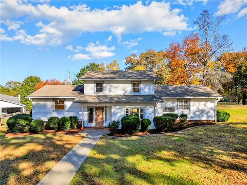 Photo of 315 Arrowood Circle, Seneca, SC 29672 (MLS # 20296655)