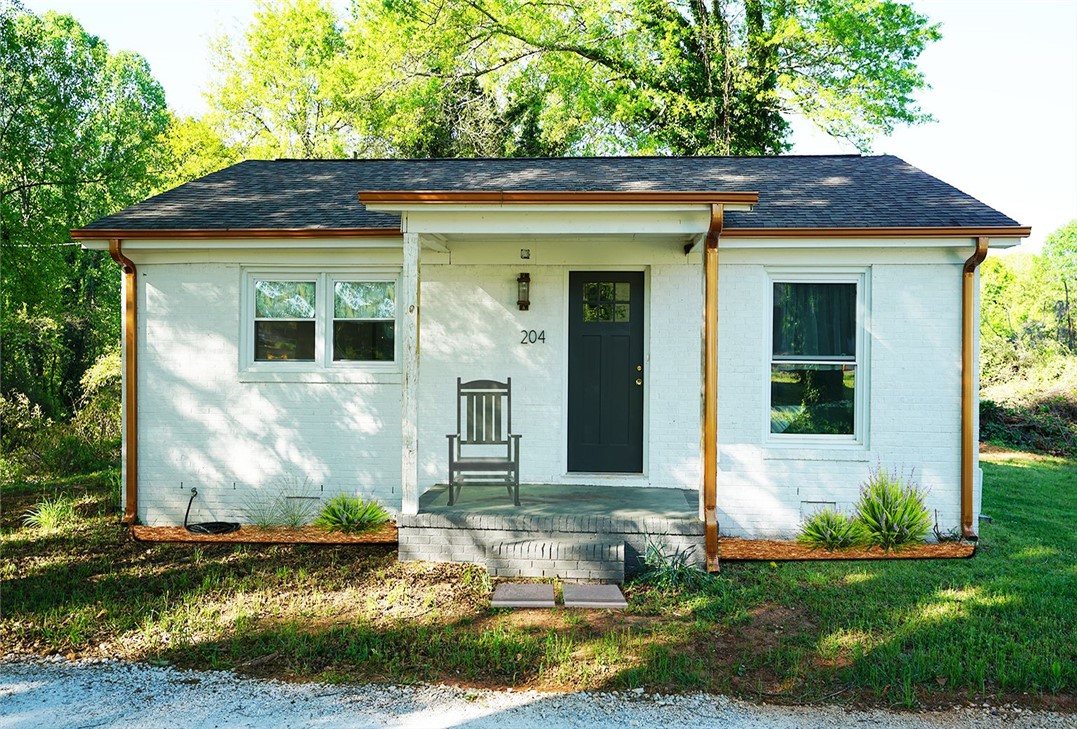 204 South Broad Street, Westminster, South Carolina image 1