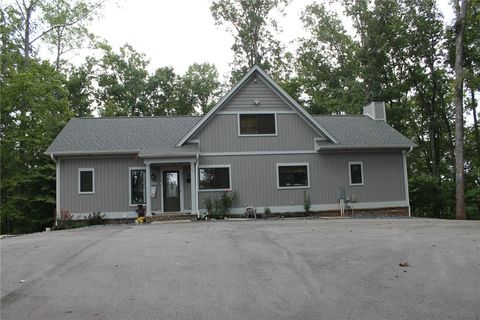 Photo of 332 Two Rivers Drive, Westminster, SC 29693 (MLS # 20300137)