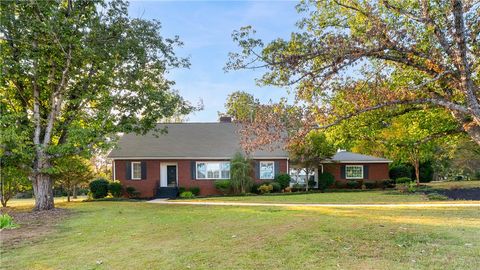 Photo of 1429 E Calhoun Street, Anderson, SC 29621 (MLS # 20293610)