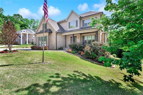 Homes For Sale - 10 Colonel Storrs Court<br/> Greer, SC 29650