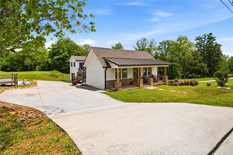 Photo of 307 S Depot Street, Seneca, SC 29678 (MLS # 20300706)