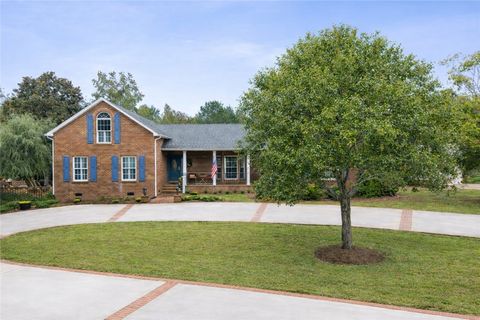 Photo of 125 Stonewall Drive, Westminster, SC 29693 (MLS # 20296725)