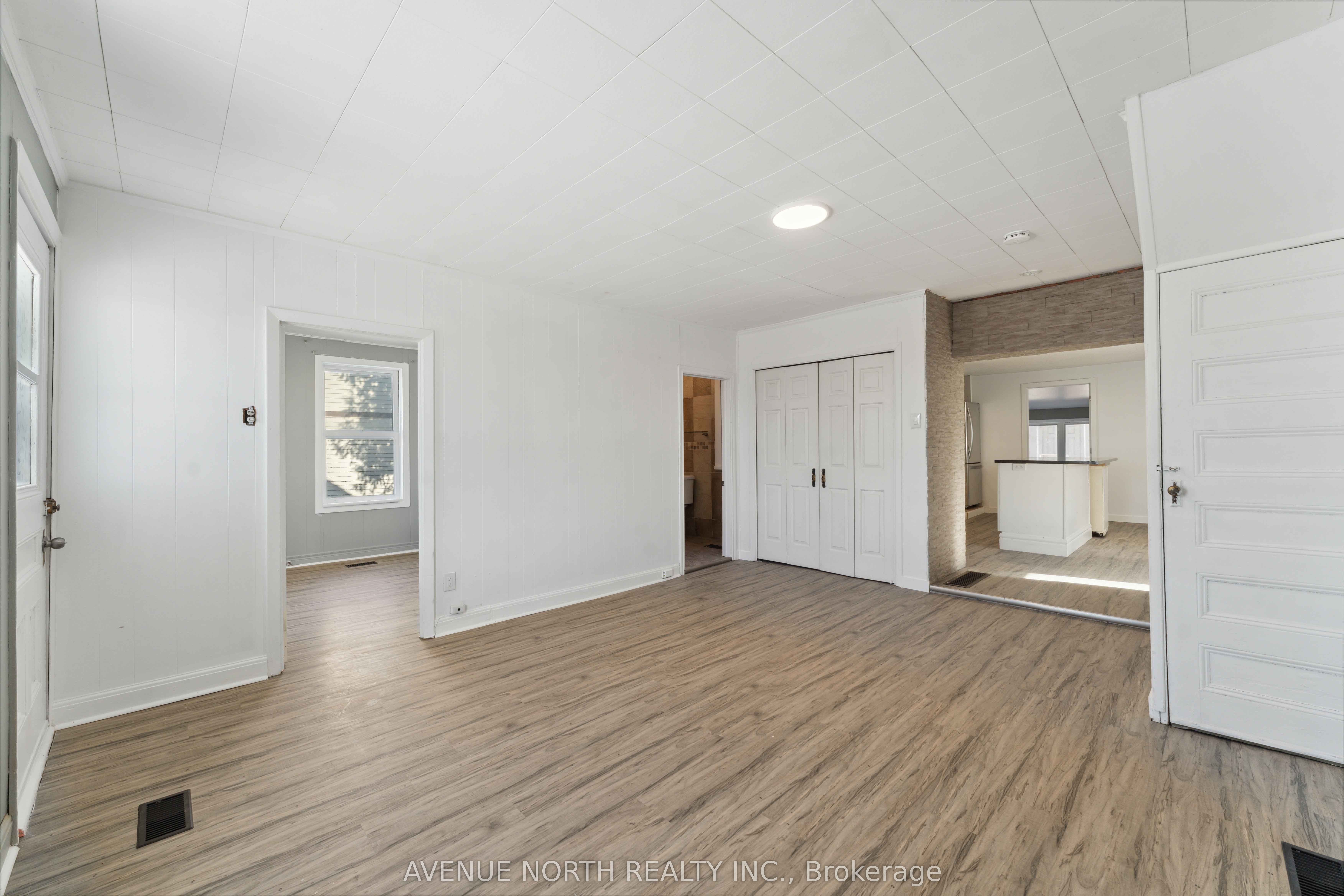 6958 Notre Dame Street