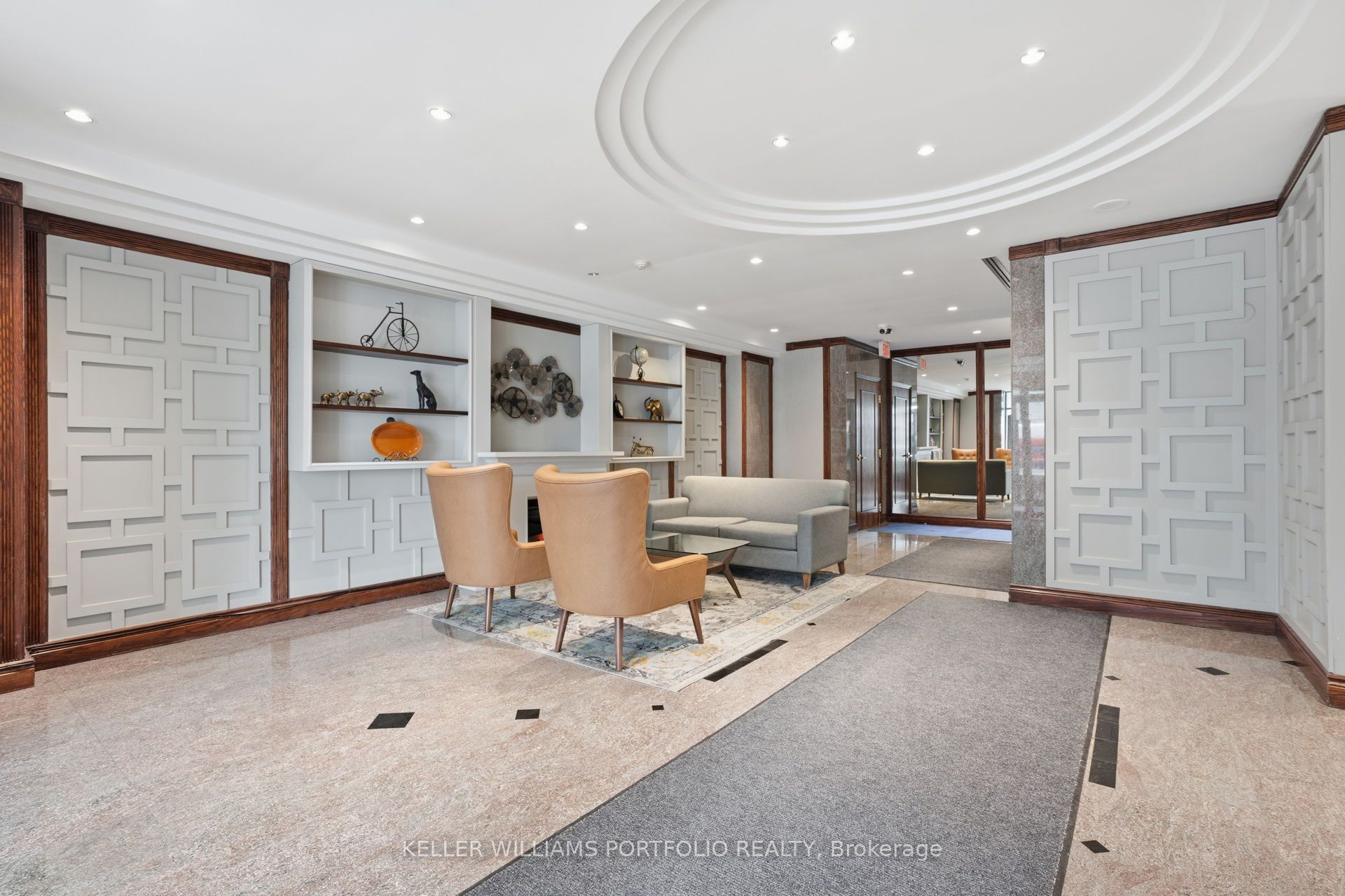 190 Manitoba Street 802