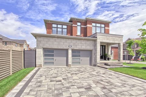 92 Maple Fields Circle Aurora ON L4G 0P5