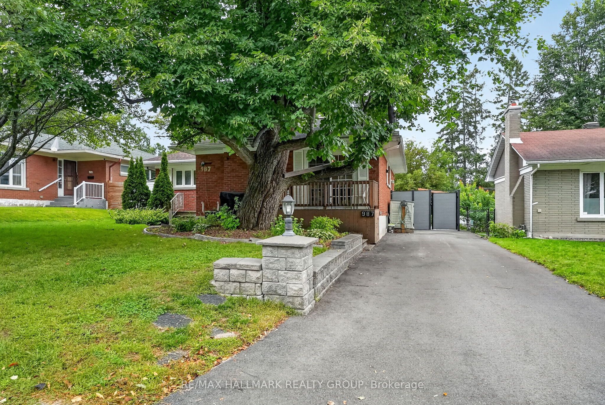987 Neville Street