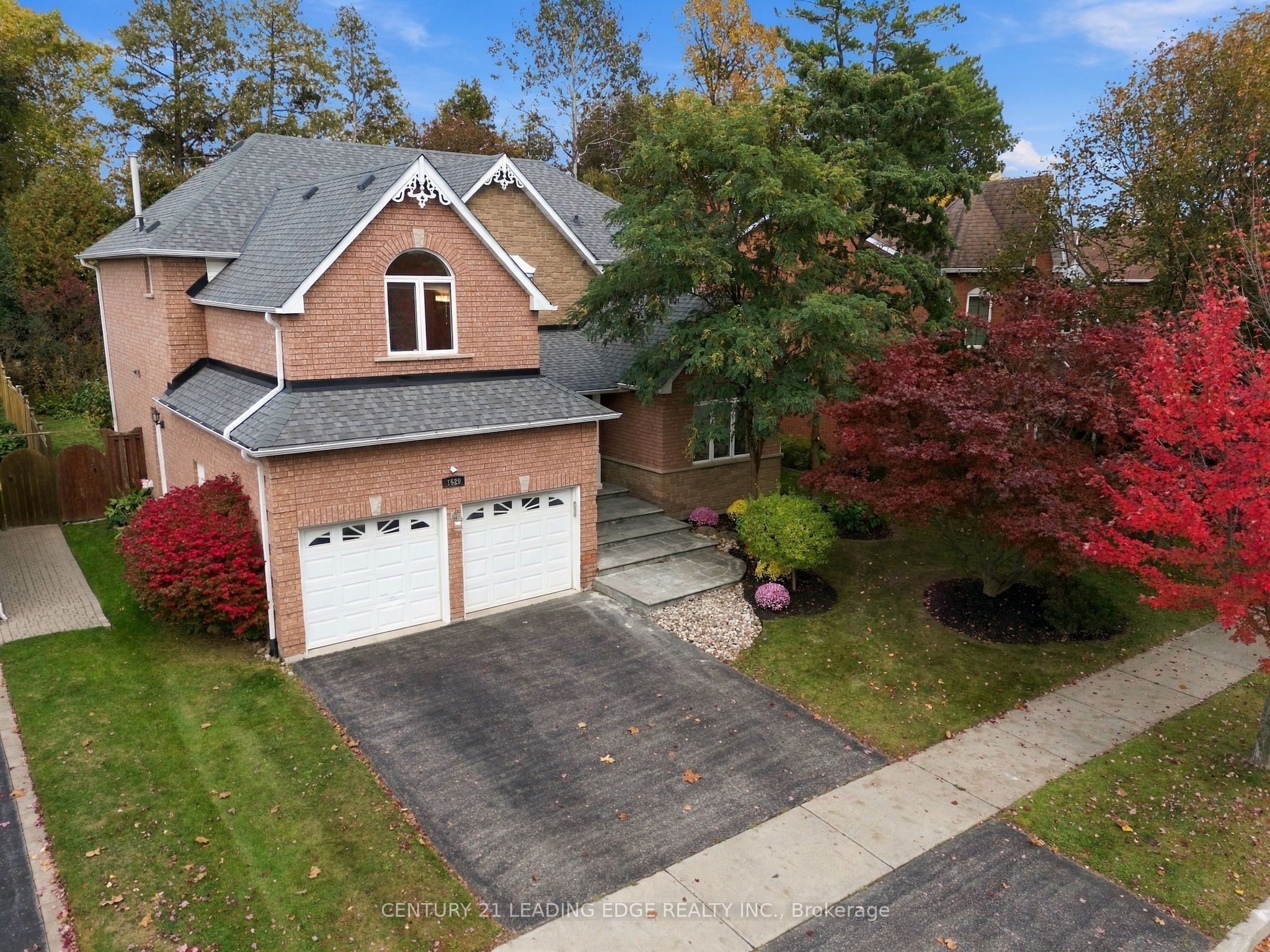 1629 Valley Ridge Crescent
