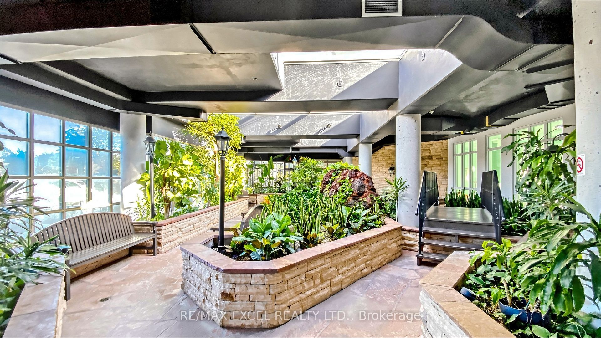 11 Townsgate Drive 718