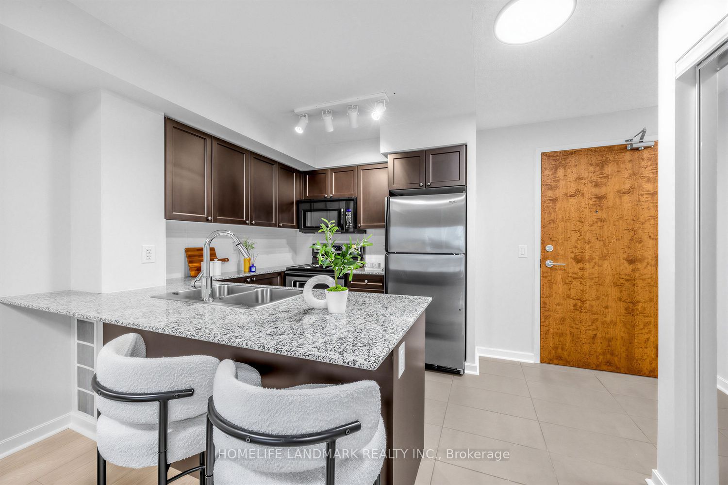 1235 Bayly Street 807