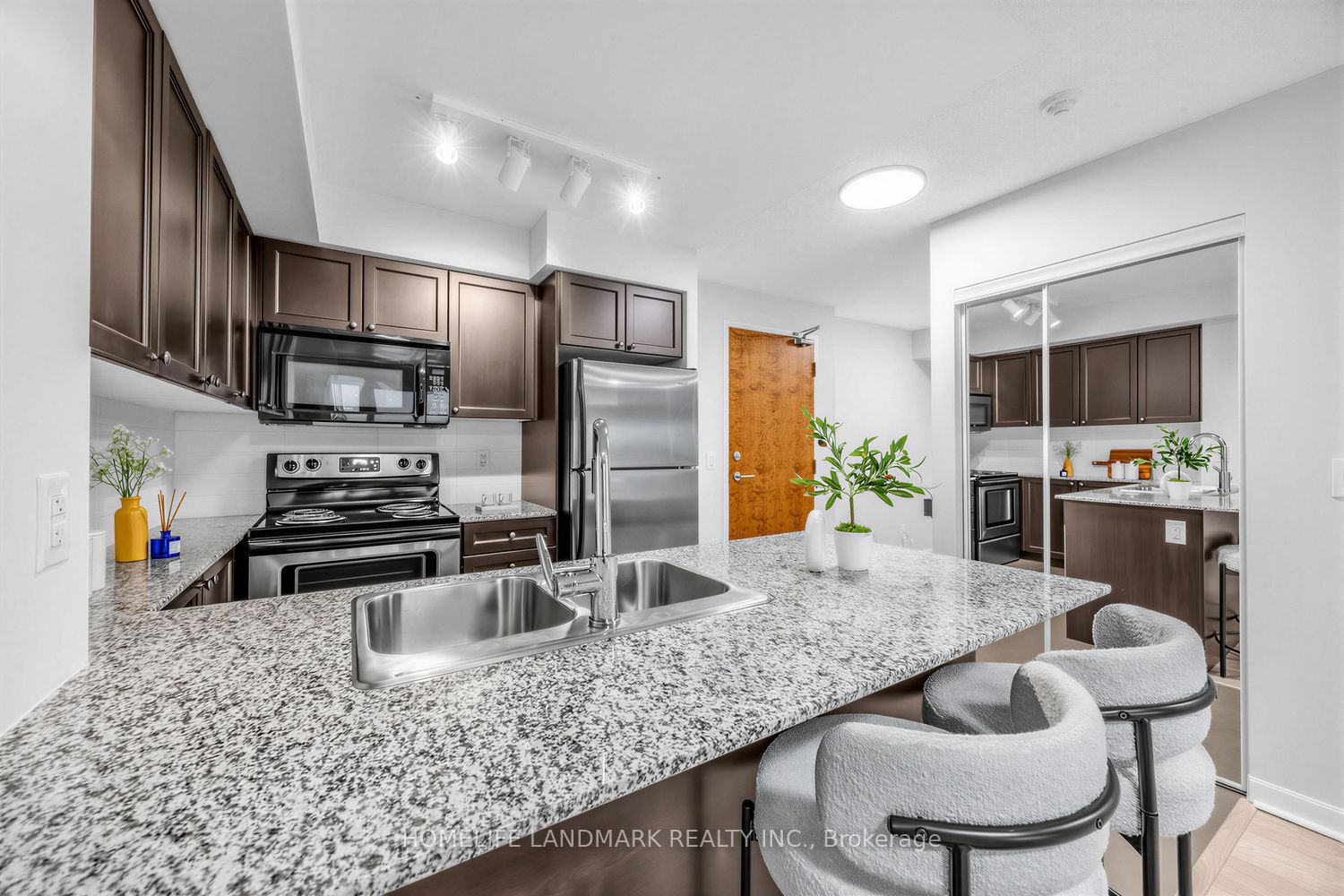 1235 Bayly Street 807