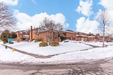 520 Mcleod Crescent Pickering ON L1W 3M5
