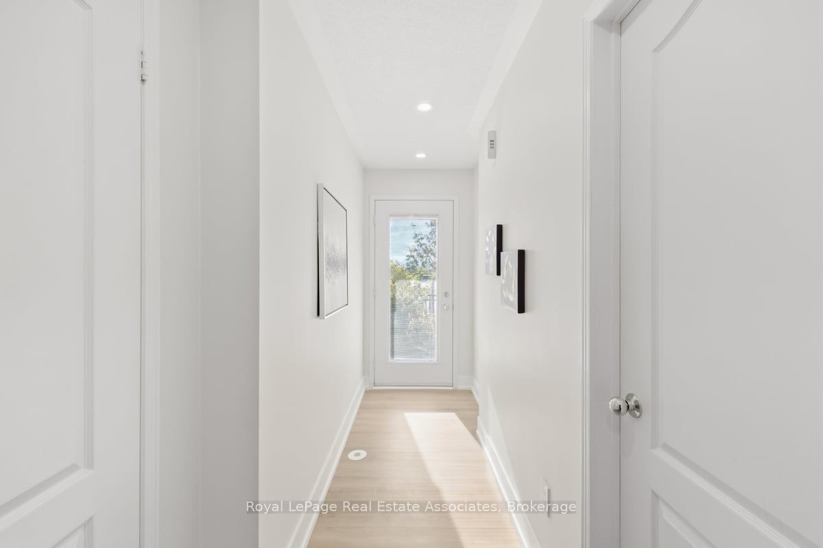 3975 Eglinton Avenue W 16