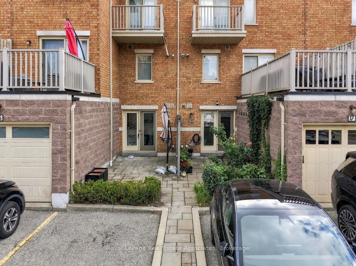 3975 Eglinton Avenue W 16