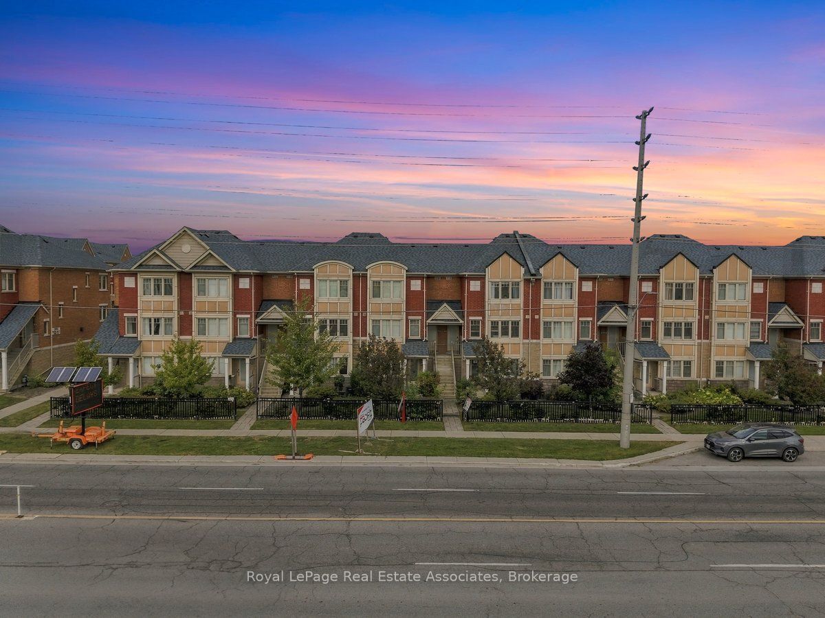 3975 Eglinton Avenue W 16