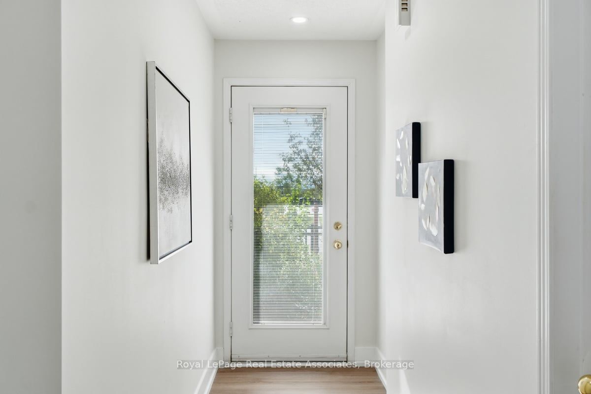 3975 Eglinton Avenue W 16