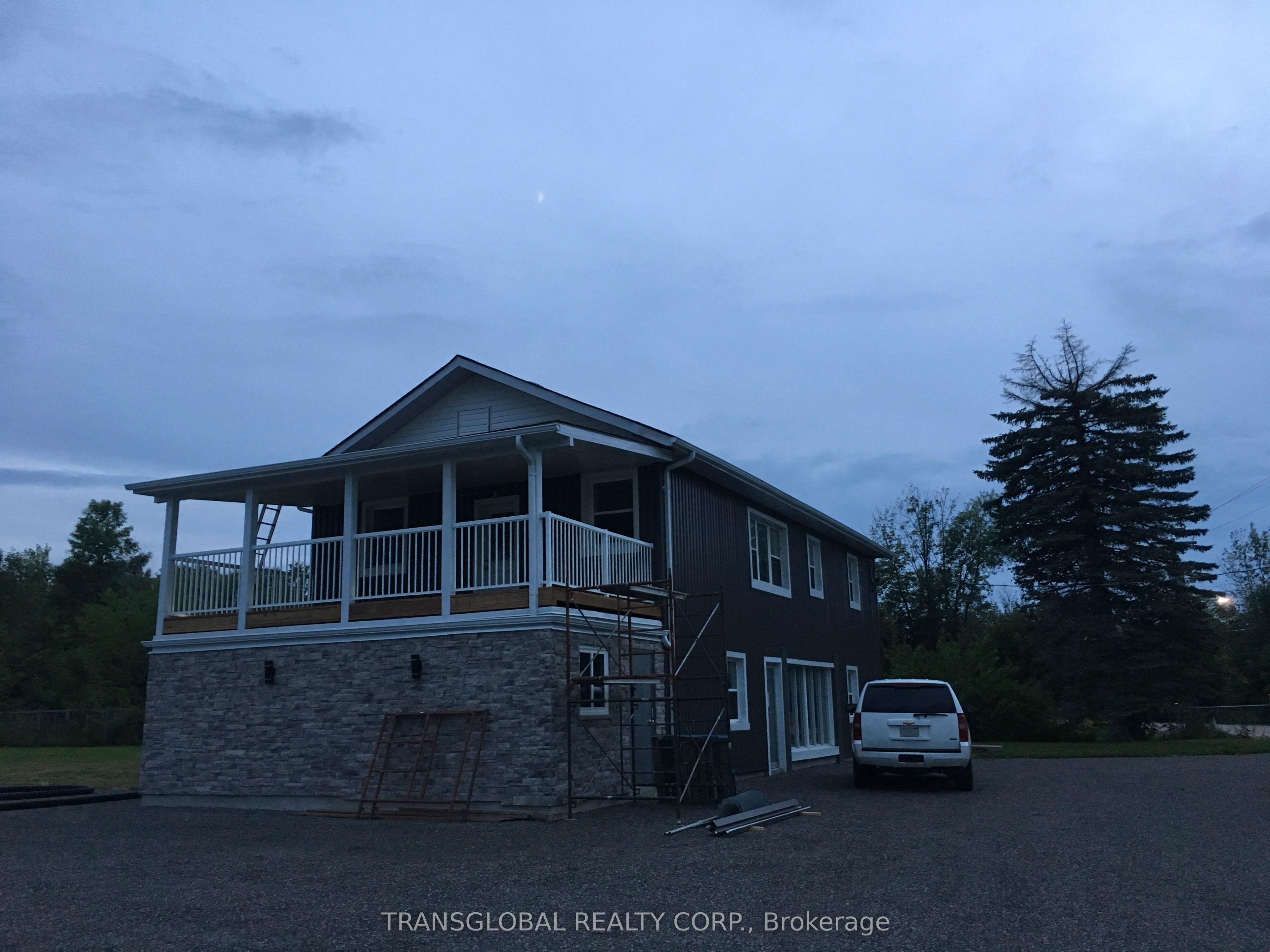 1035 Metro Road N