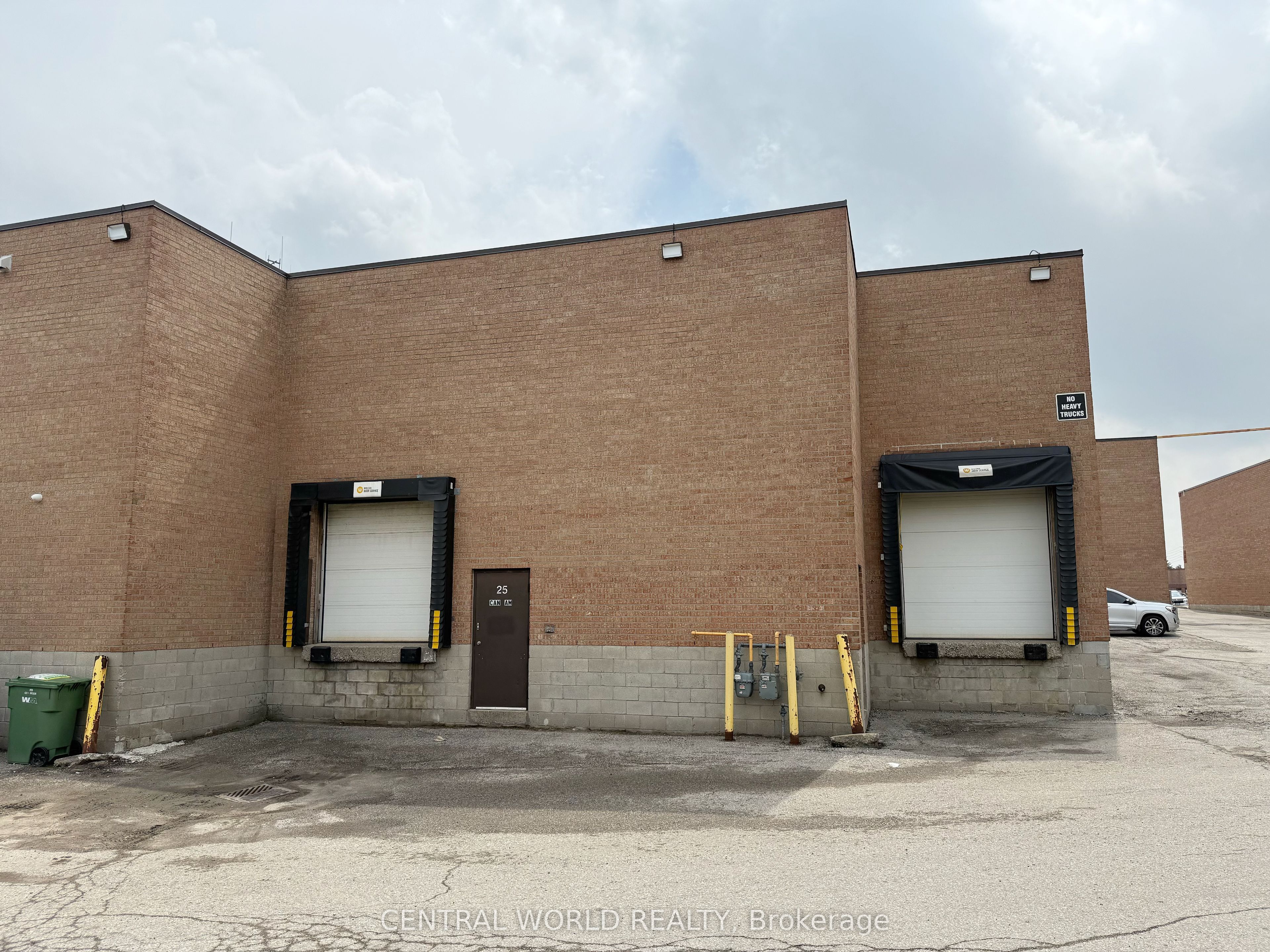 173 Advance Boulevard 24-25