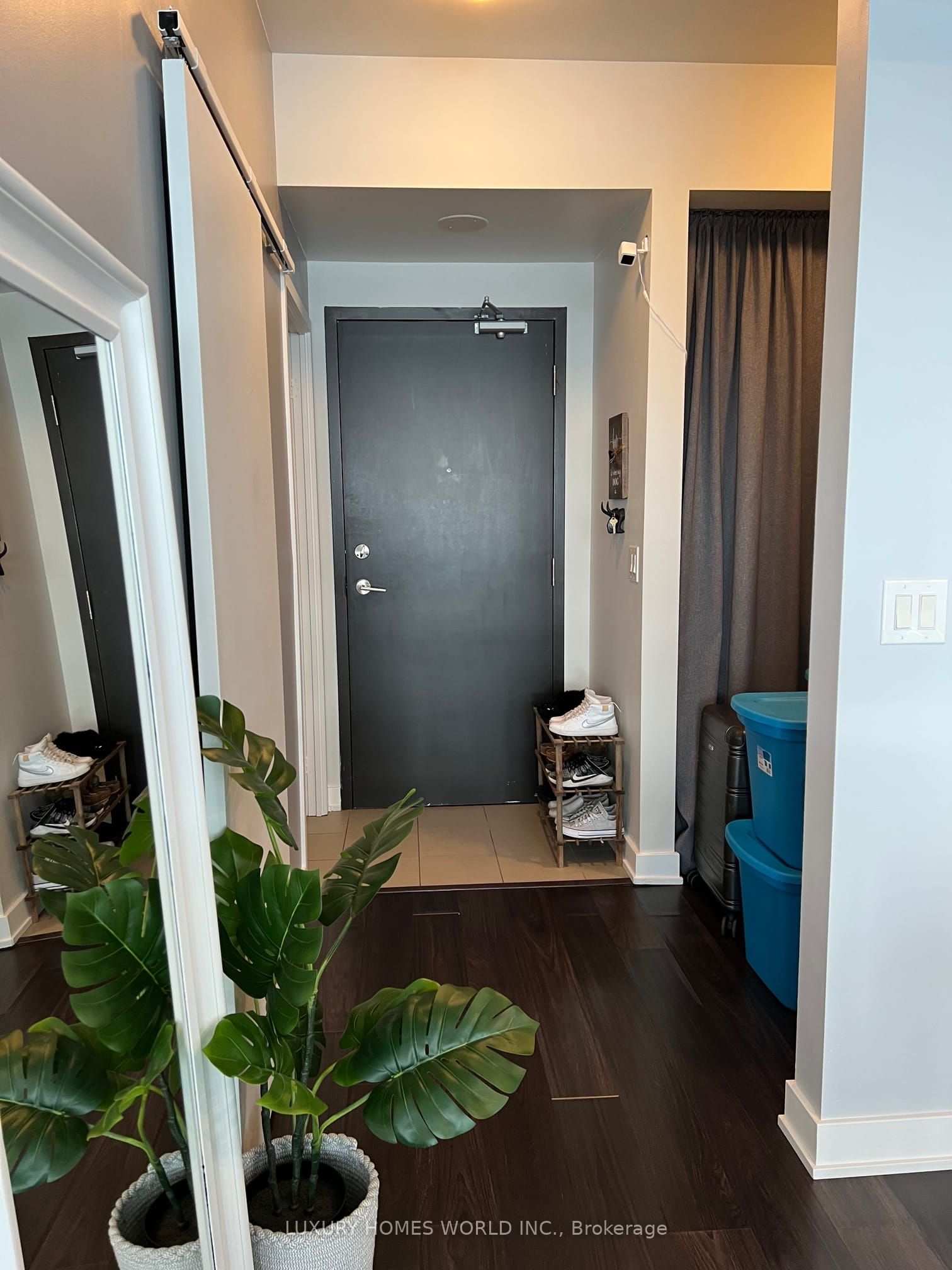 11 Superior Avenue 907