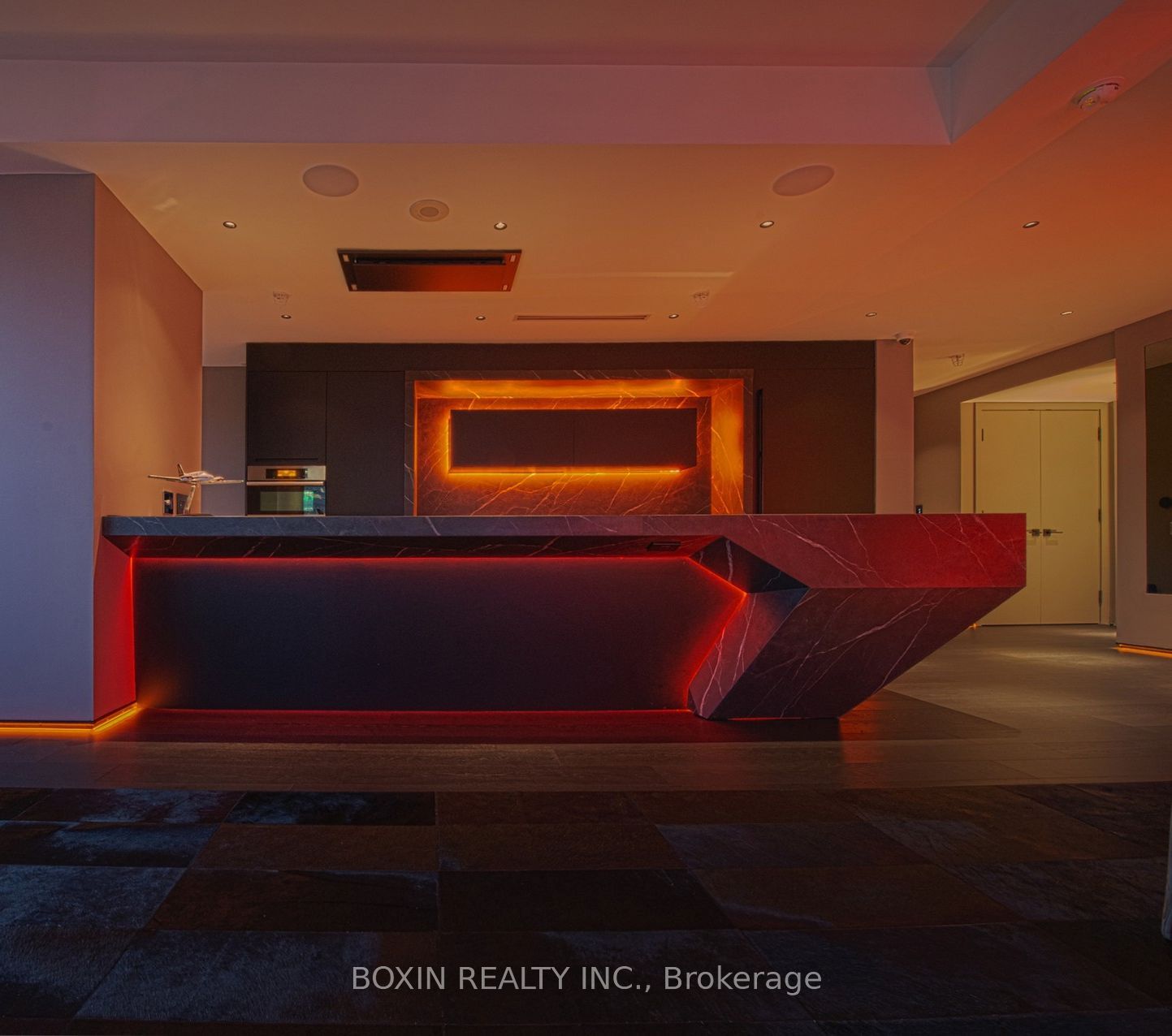 180 University Avenue 3301