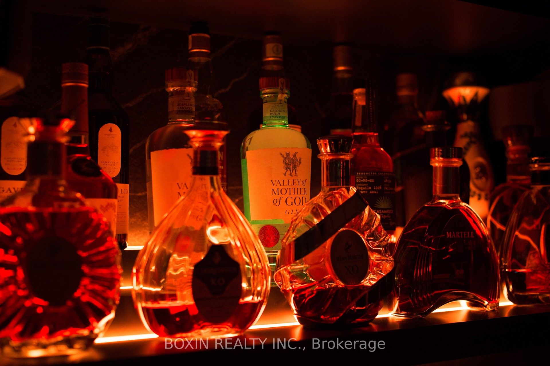 180 University Avenue 3301