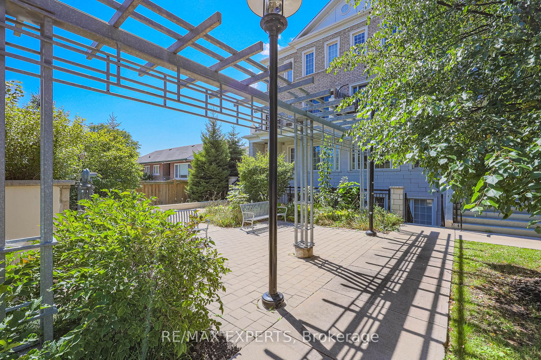26 Bruce Street W B11