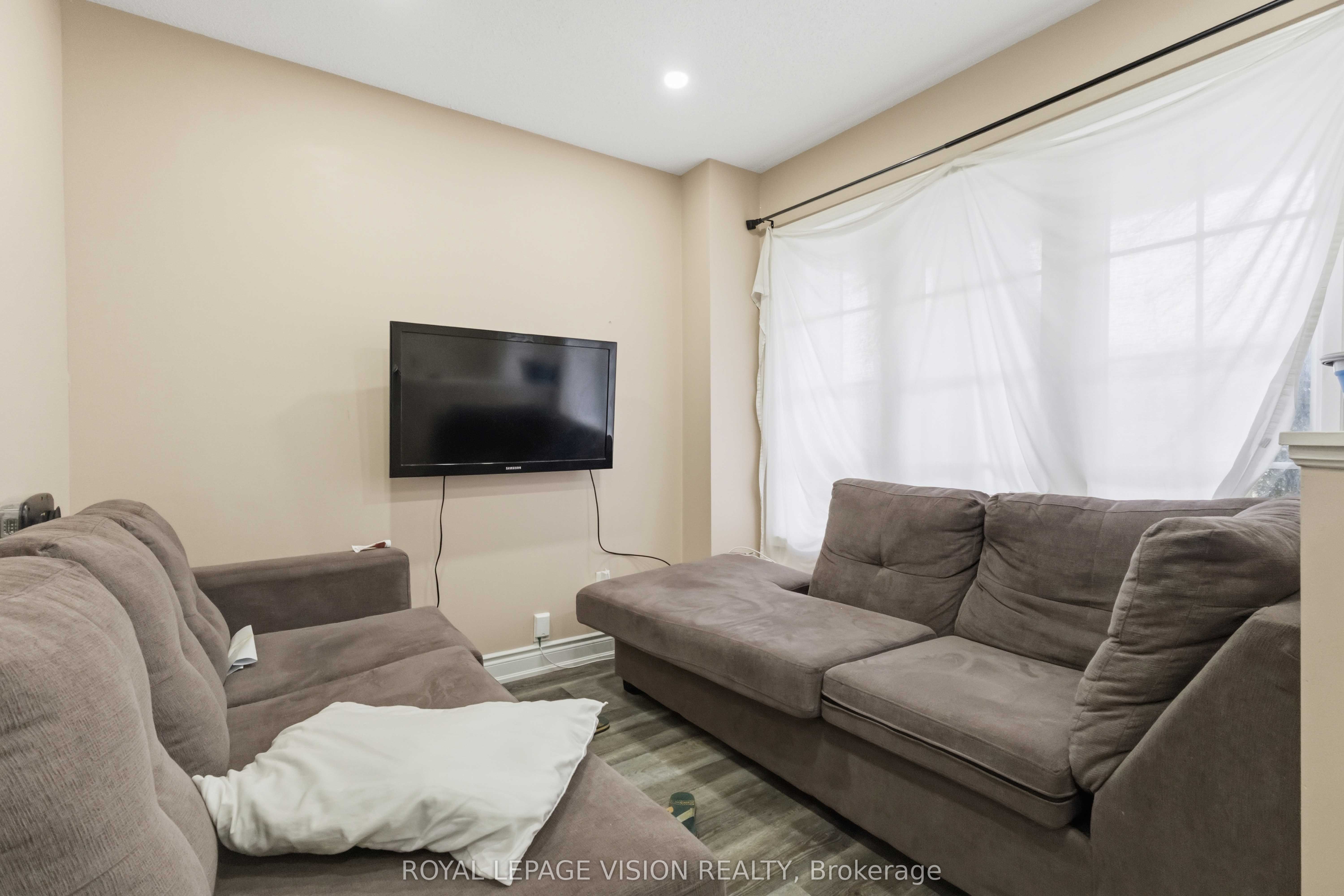 1815 Dalhousie Crescent