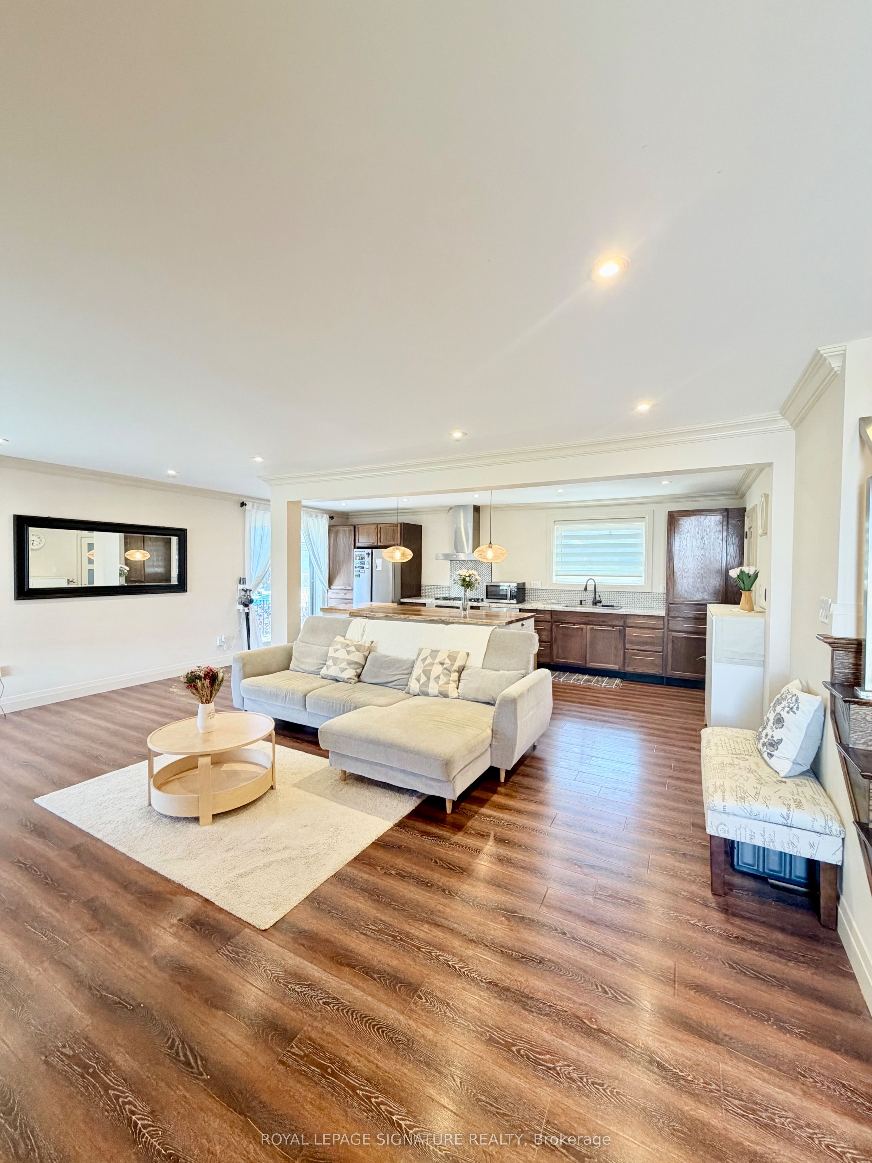 2263 Harcourt Crescent