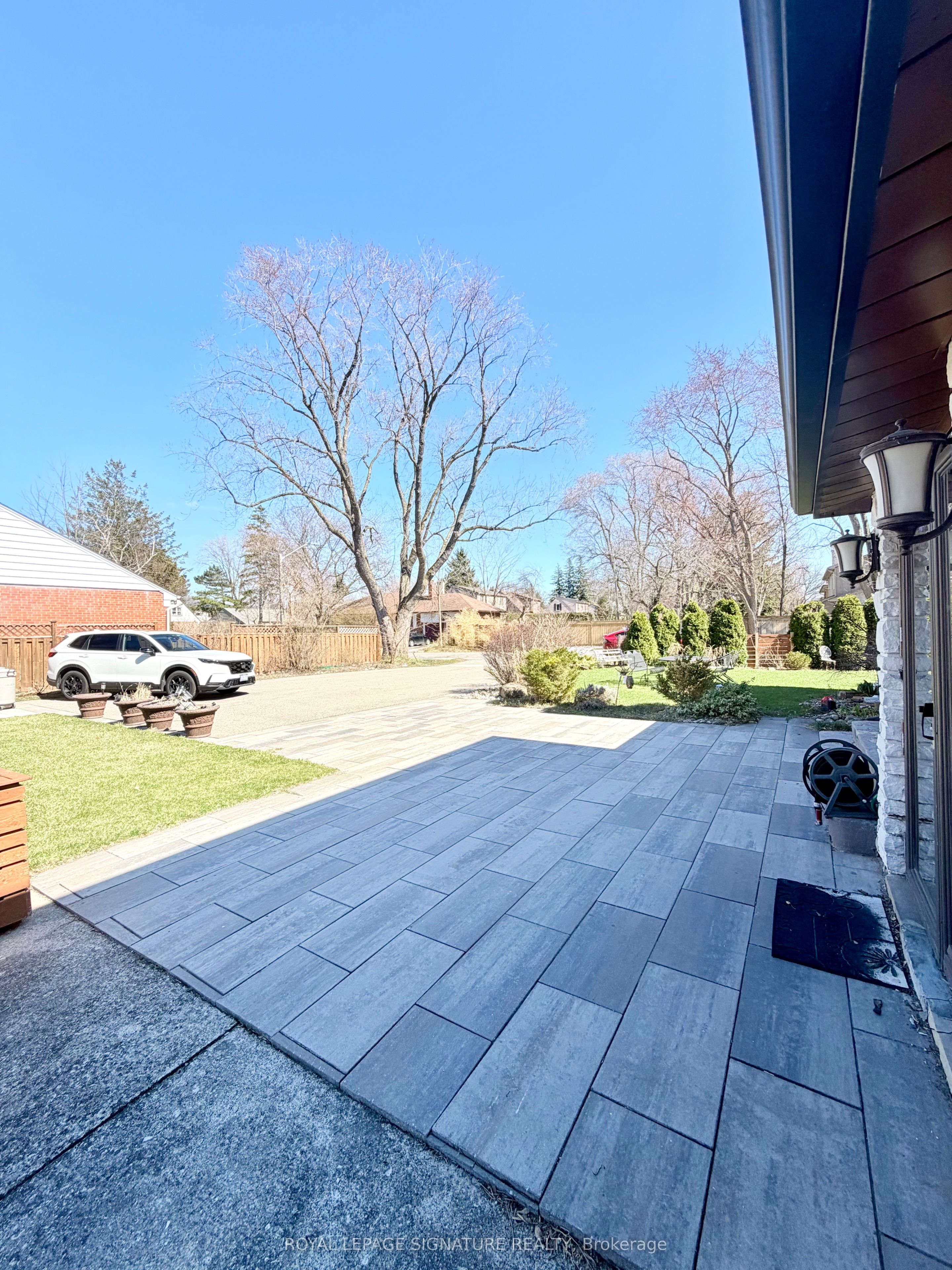 2263 Harcourt Crescent