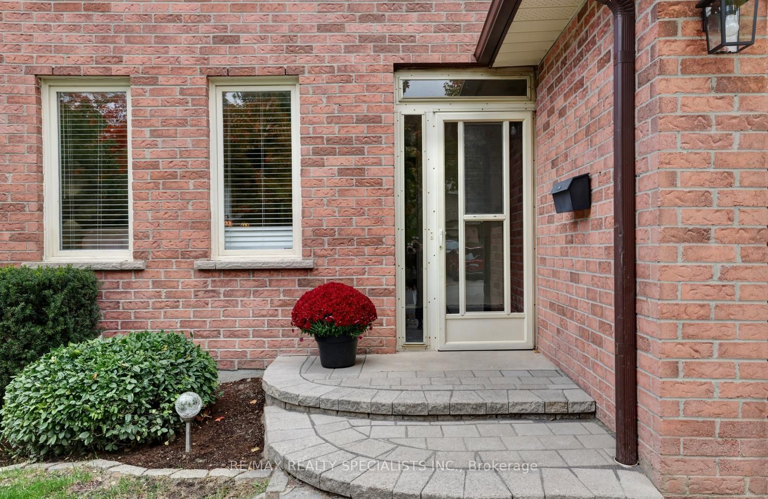 1027 Serdica Court