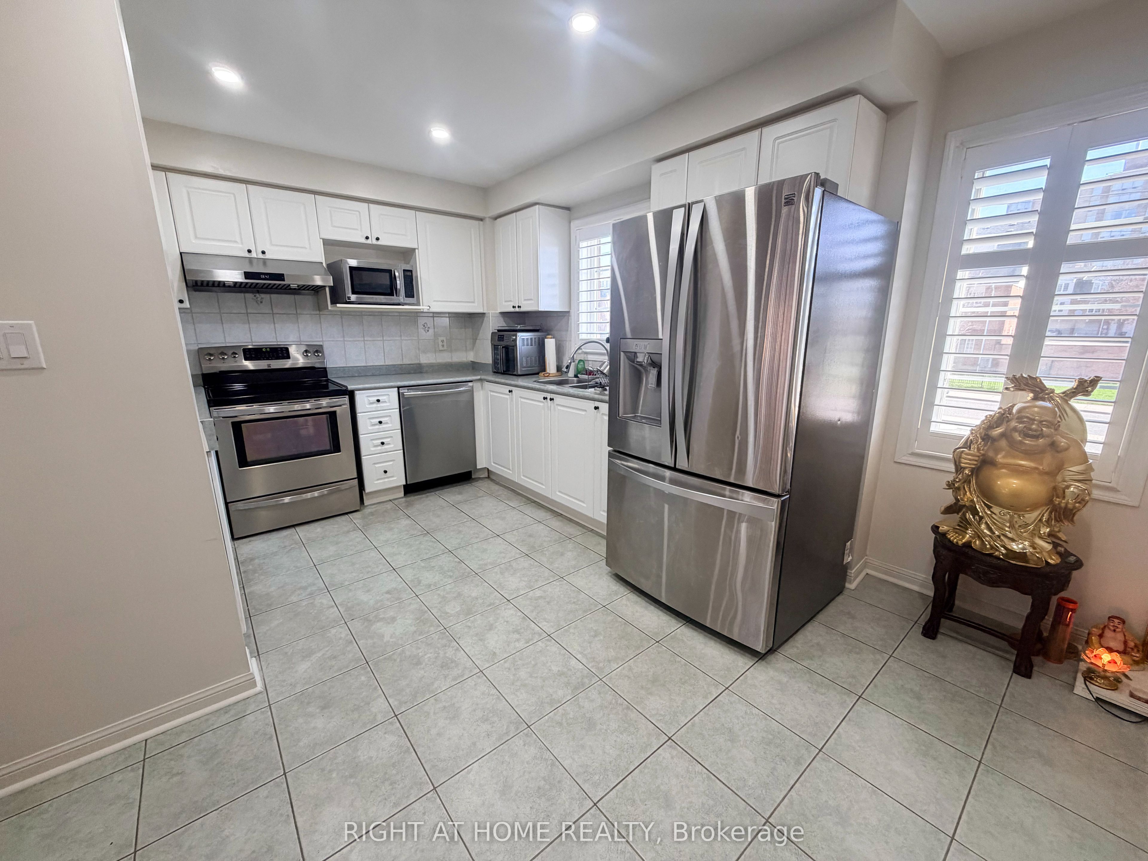 1525 South Parade Court 28