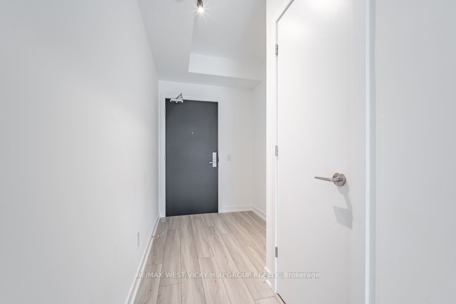 458 Richmond Street W 806