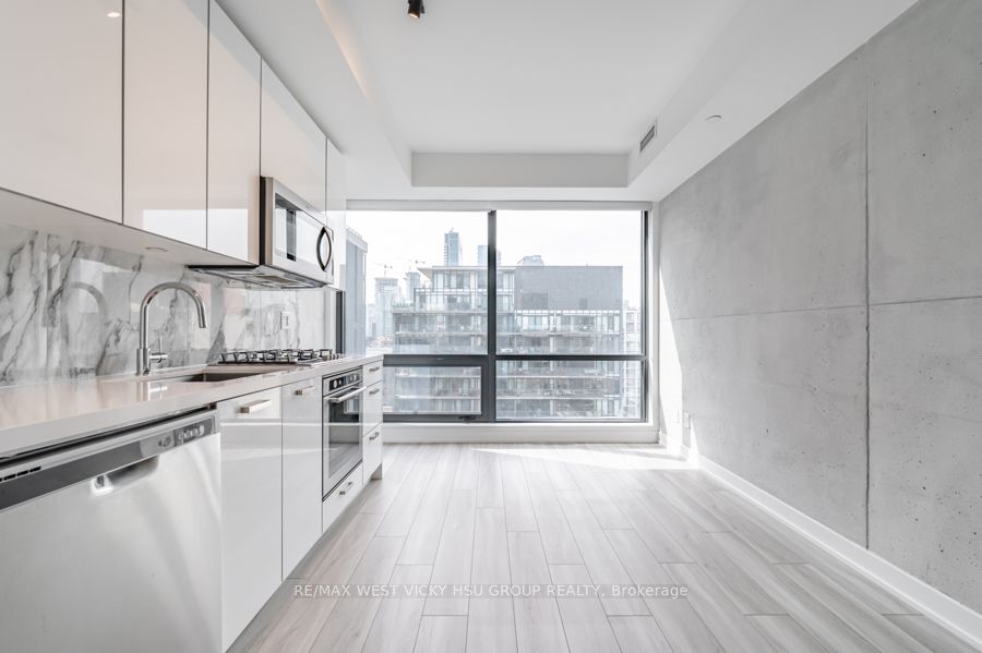 458 Richmond Street W 806