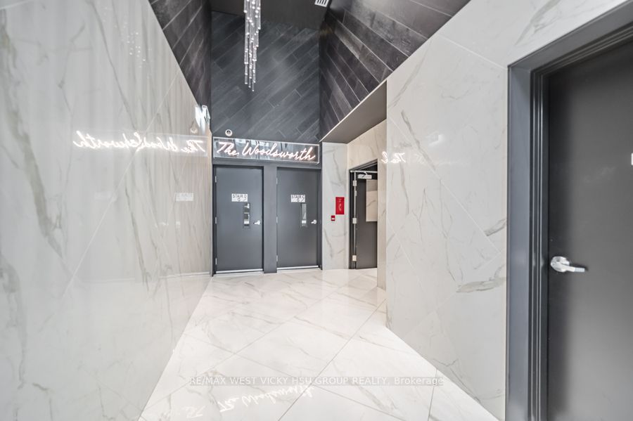 458 Richmond Street W 806