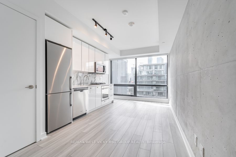 458 Richmond Street W 806