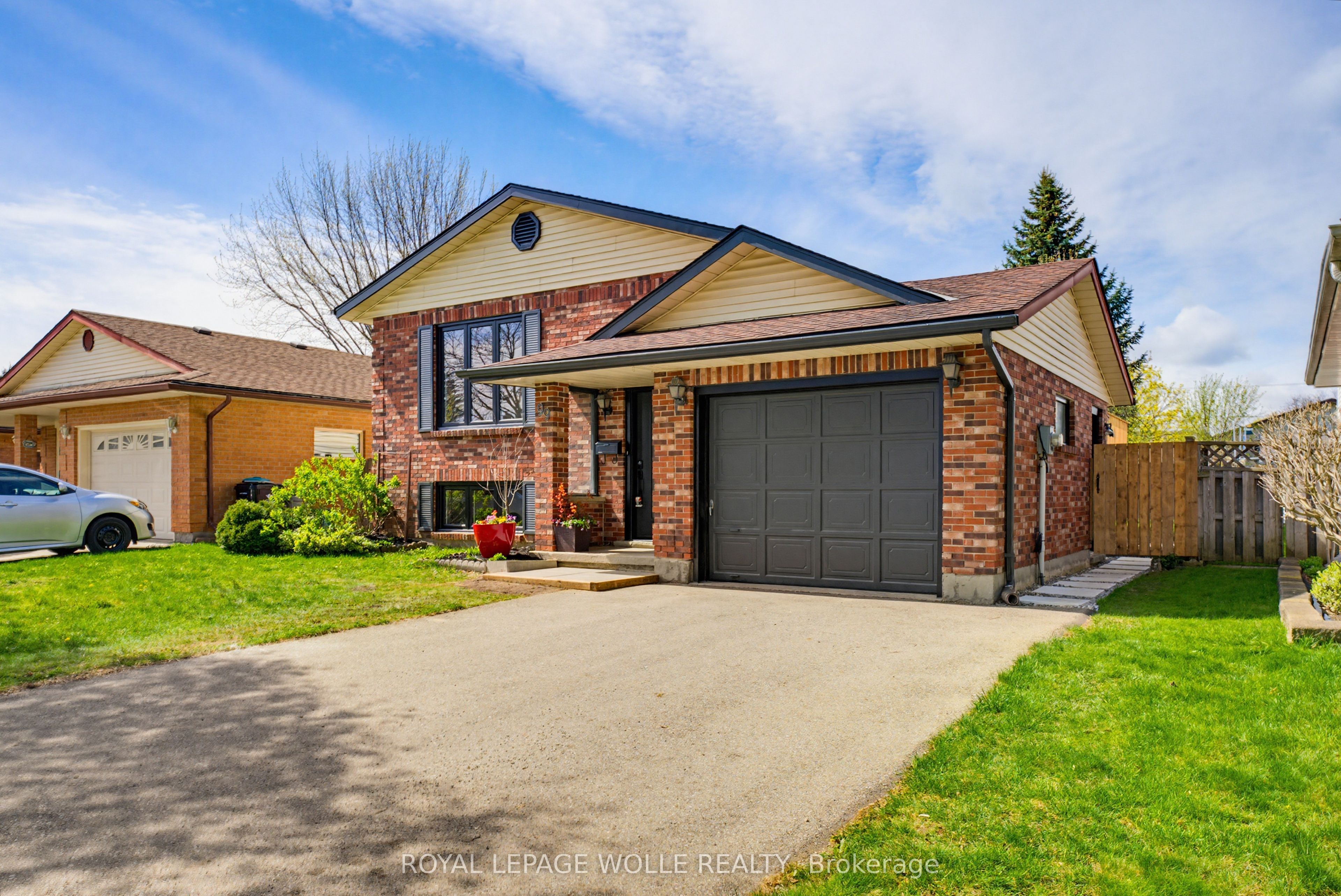99 Oakhurst Crescent