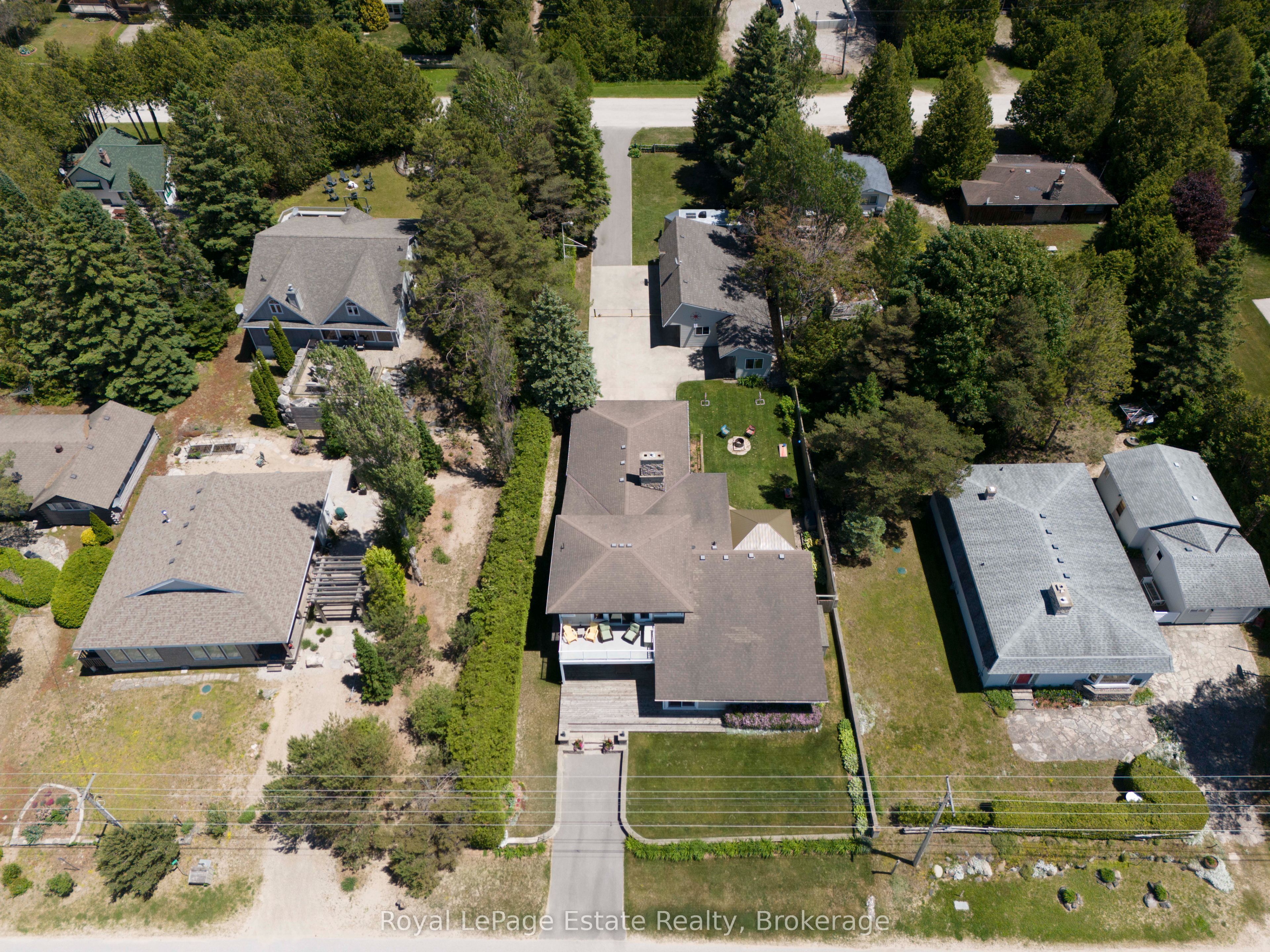 319 Lakeshore Boulevard N
