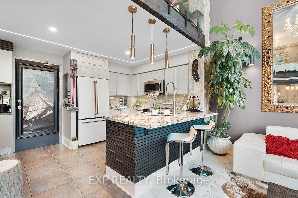 300 Manitoba Street PH416